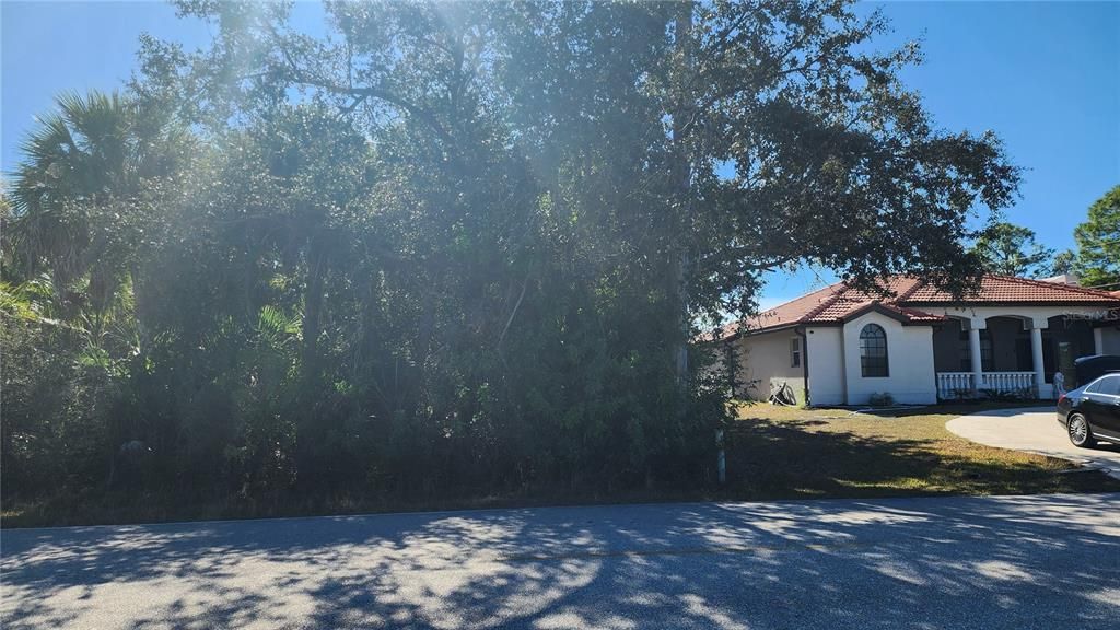 待售: $18,500 (0.26 acres)