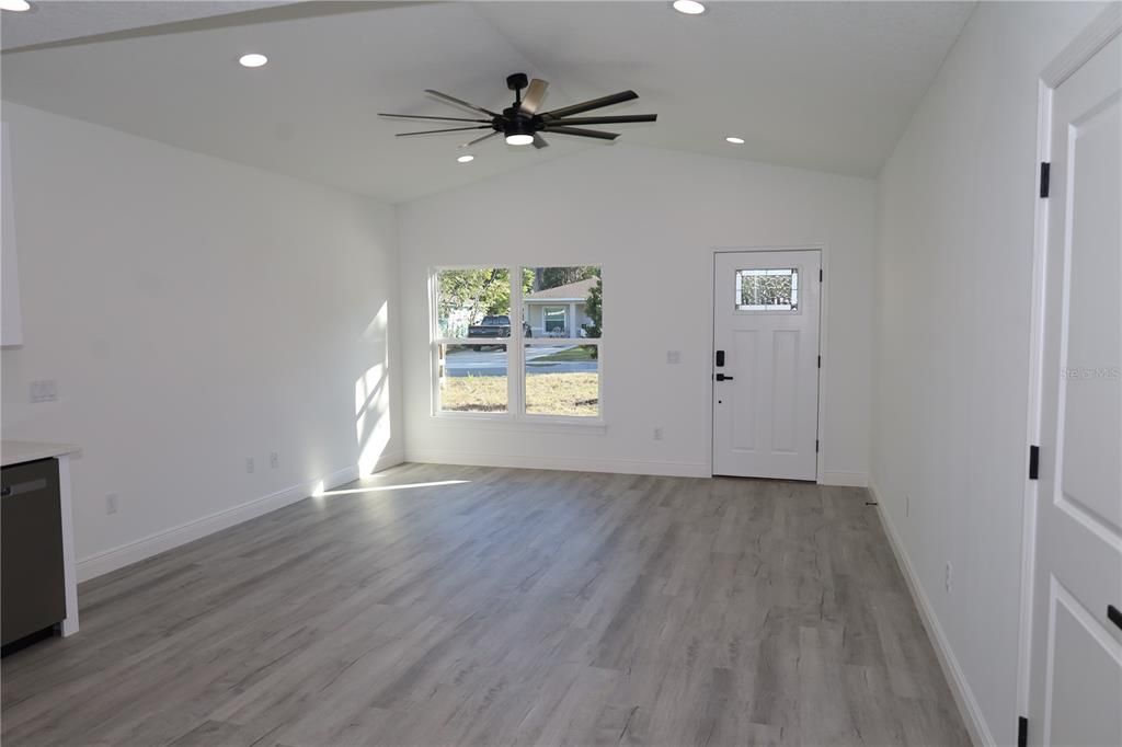 En Venta: $295,000 (3 camas, 2 baños, 1190 Pies cuadrados)