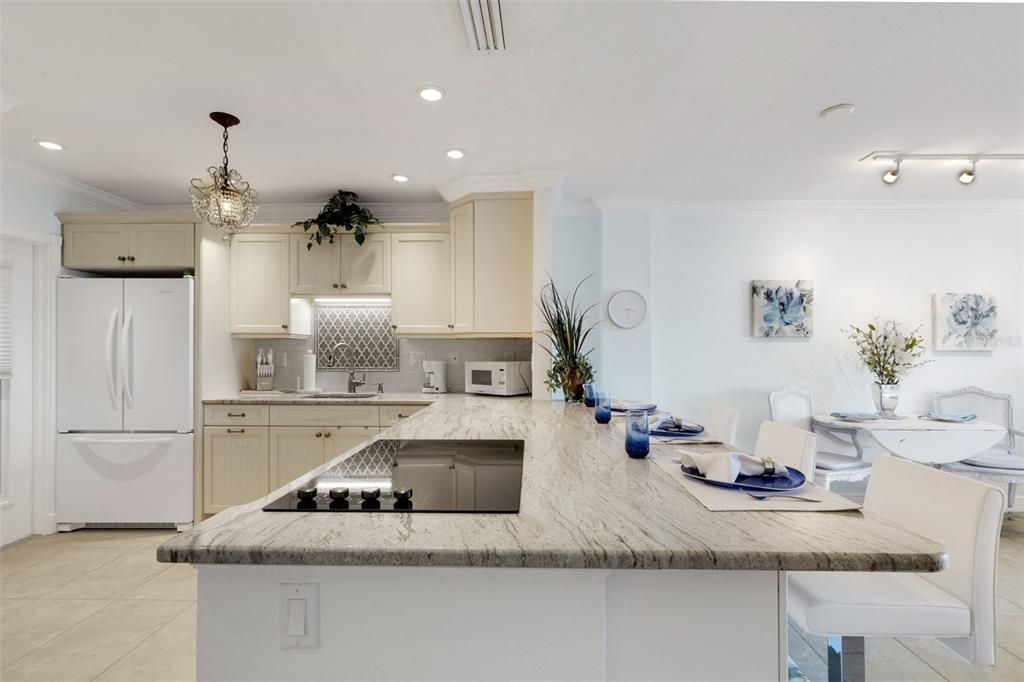 For Sale: $535,000 (1 beds, 1 baths, 855 Square Feet)