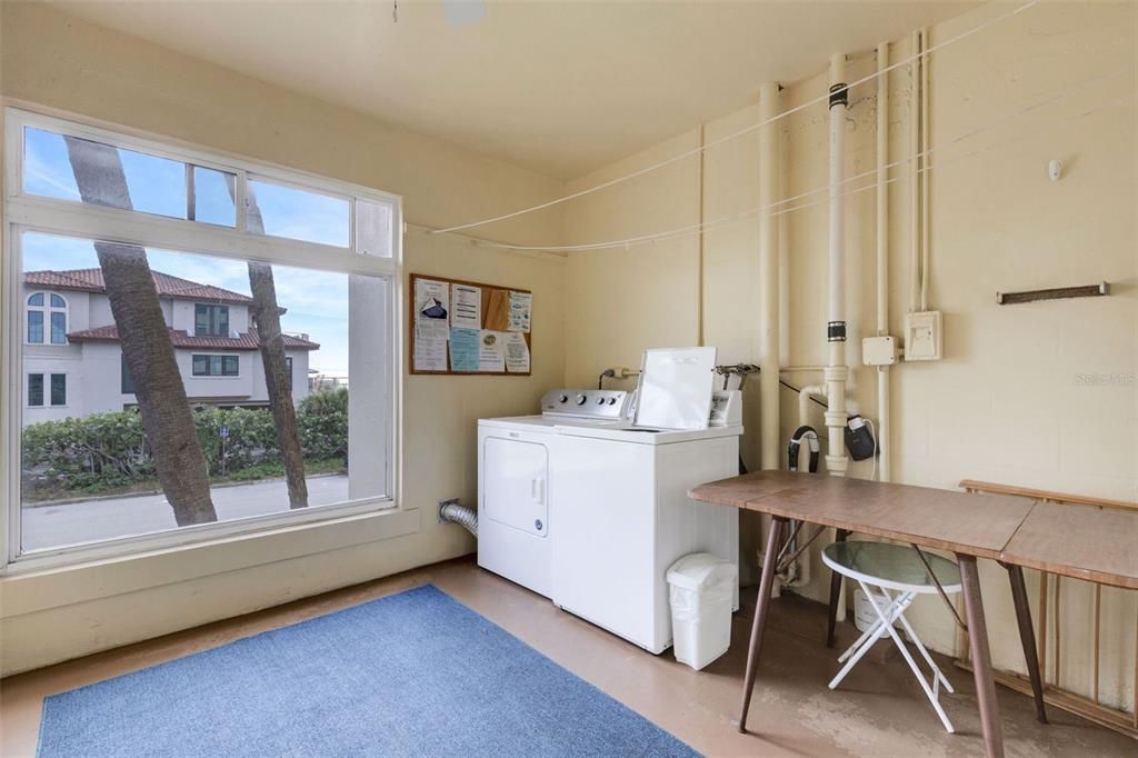 For Sale: $535,000 (1 beds, 1 baths, 855 Square Feet)