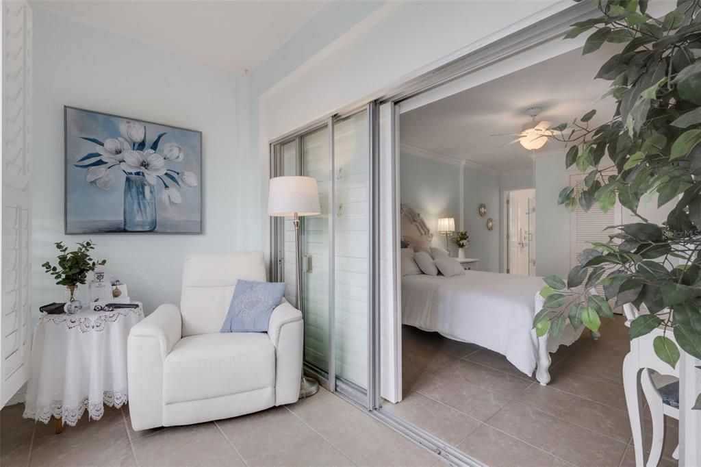 For Sale: $535,000 (1 beds, 1 baths, 855 Square Feet)