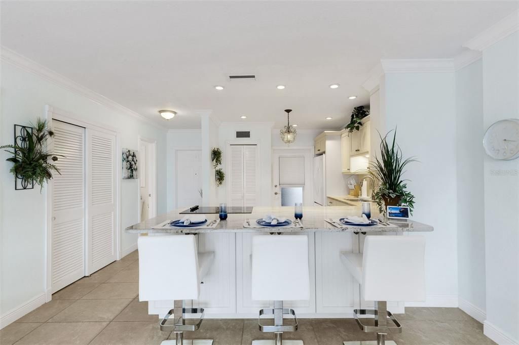 For Sale: $535,000 (1 beds, 1 baths, 855 Square Feet)