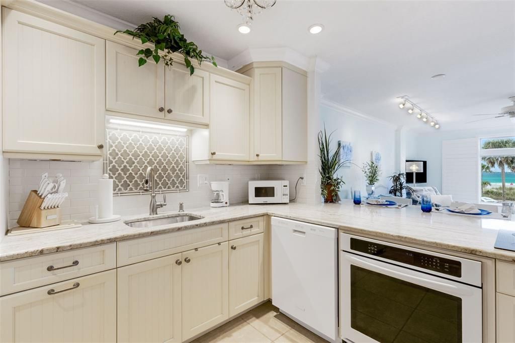 For Sale: $535,000 (1 beds, 1 baths, 855 Square Feet)