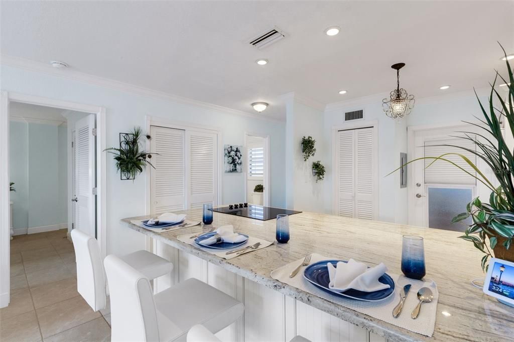 For Sale: $535,000 (1 beds, 1 baths, 855 Square Feet)