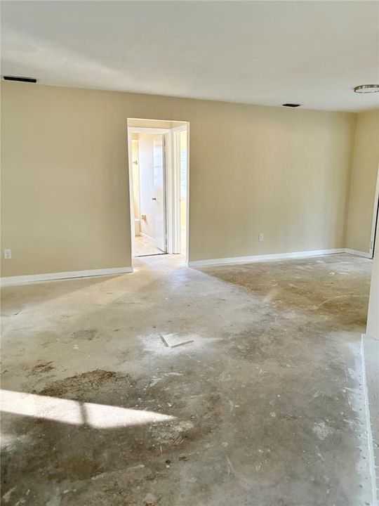 For Sale: $307,000 (4 beds, 2 baths, 2059 Square Feet)