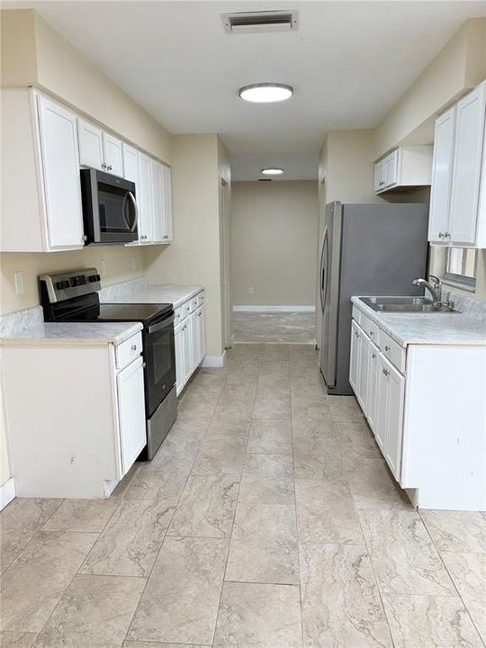 For Sale: $307,000 (4 beds, 2 baths, 2059 Square Feet)