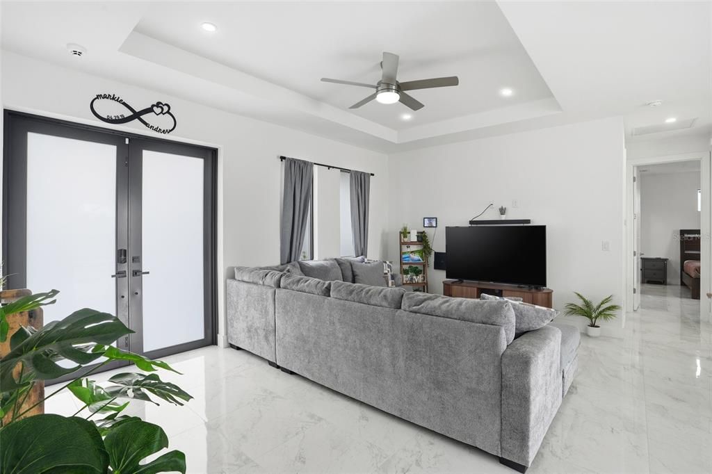 En Venta: $449,900 (3 camas, 2 baños, 1410 Pies cuadrados)