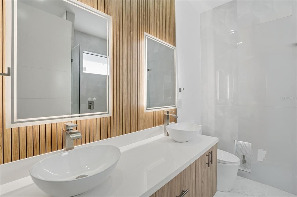 En Venta: $449,900 (3 camas, 2 baños, 1410 Pies cuadrados)