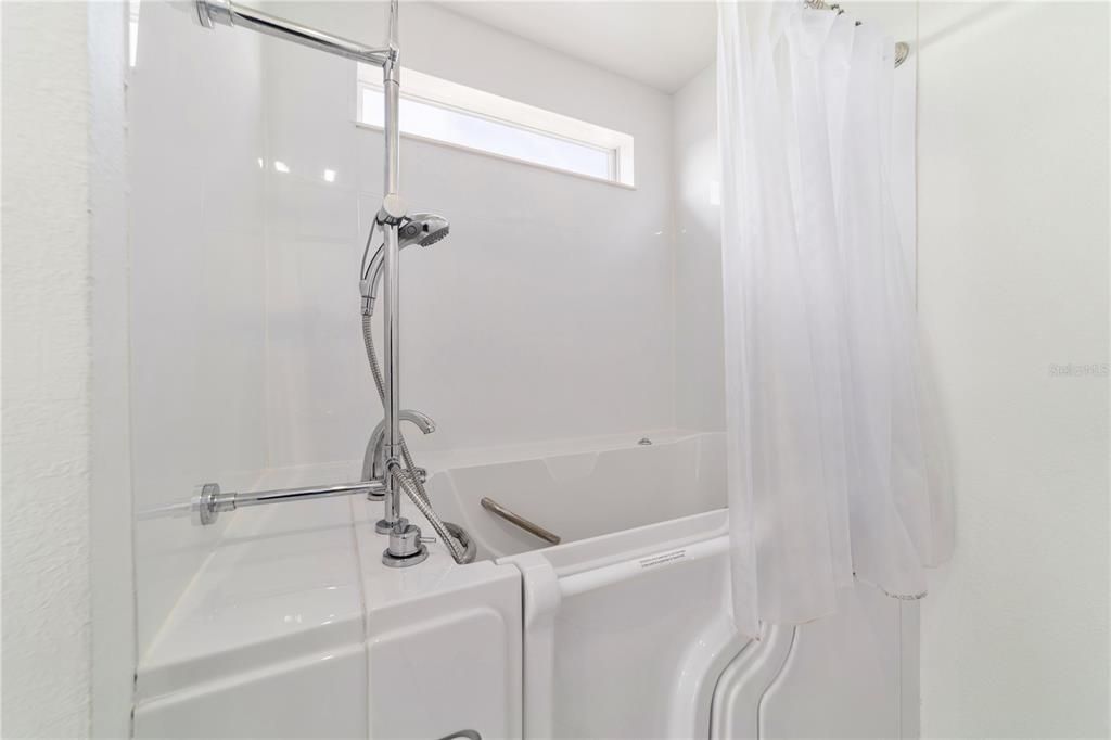 En Venta: $279,000 (2 camas, 2 baños, 1556 Pies cuadrados)