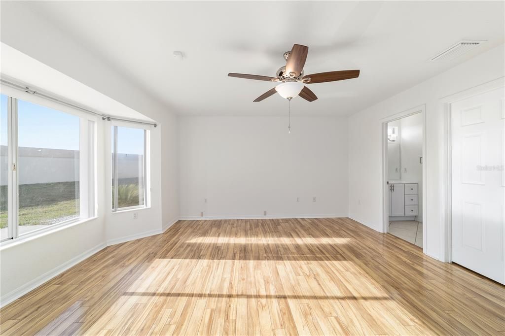 En Venta: $279,000 (2 camas, 2 baños, 1556 Pies cuadrados)