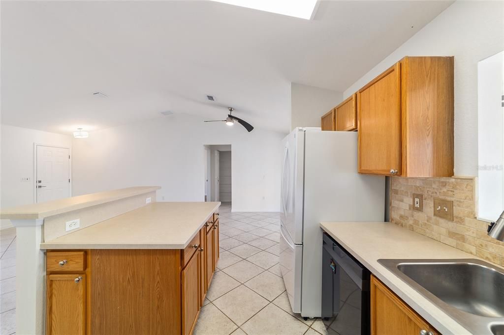 En Venta: $279,000 (2 camas, 2 baños, 1556 Pies cuadrados)