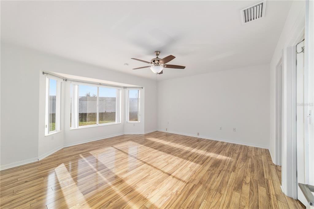 En Venta: $279,000 (2 camas, 2 baños, 1556 Pies cuadrados)