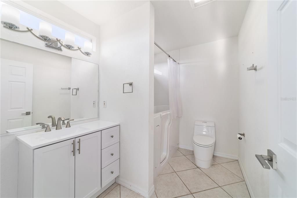 En Venta: $279,000 (2 camas, 2 baños, 1556 Pies cuadrados)