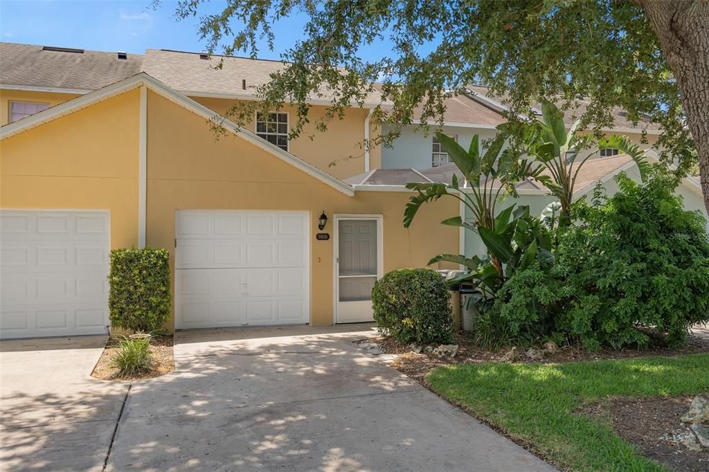 For Sale: $279,000 (2 beds, 2 baths, 1064 Square Feet)