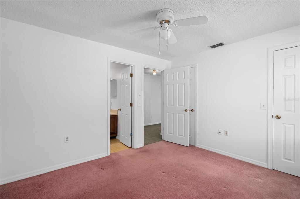 For Sale: $279,000 (2 beds, 2 baths, 1064 Square Feet)