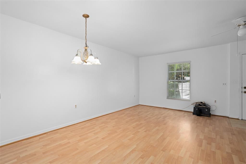 For Sale: $279,000 (2 beds, 2 baths, 1064 Square Feet)