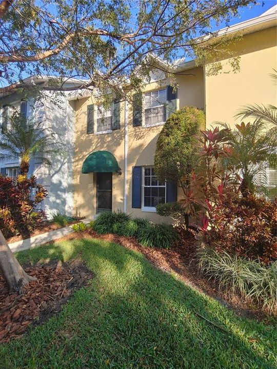 For Sale: $279,000 (2 beds, 2 baths, 1064 Square Feet)