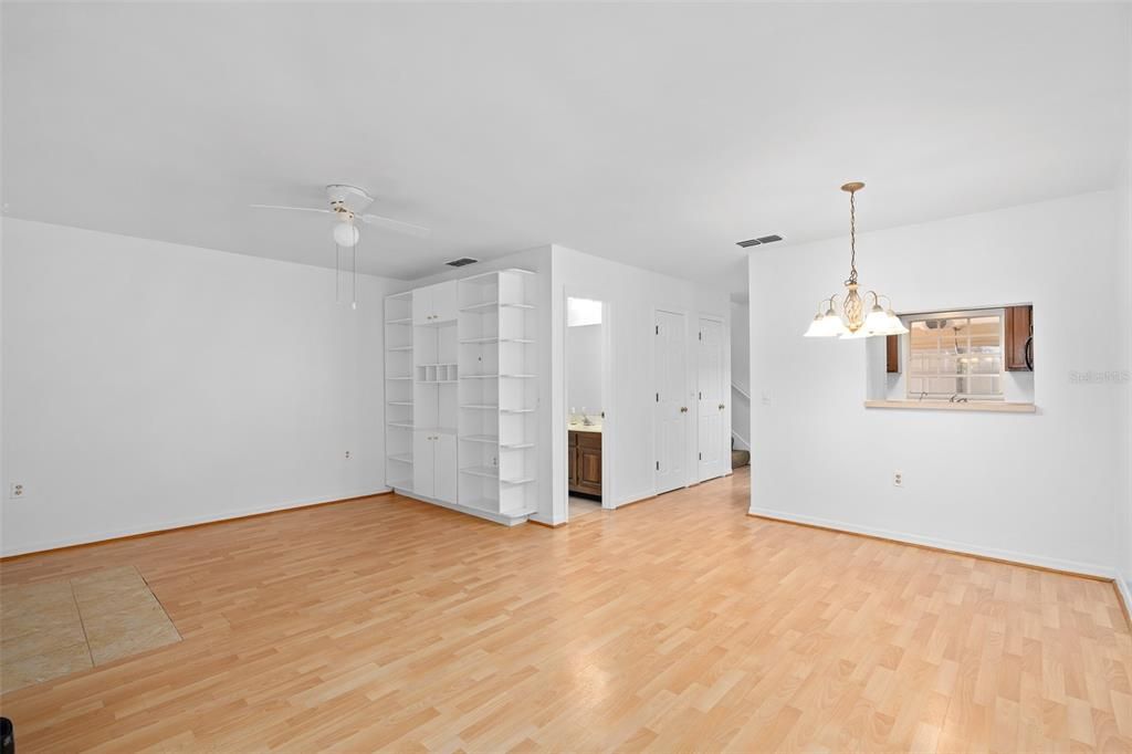 For Sale: $279,000 (2 beds, 2 baths, 1064 Square Feet)