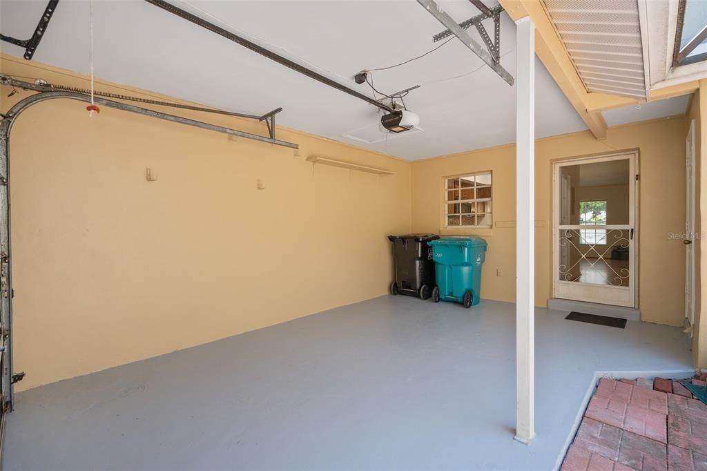 For Sale: $279,000 (2 beds, 2 baths, 1064 Square Feet)