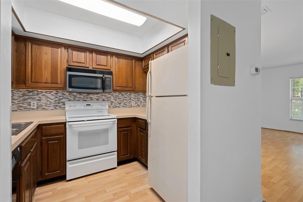 For Sale: $279,000 (2 beds, 2 baths, 1064 Square Feet)
