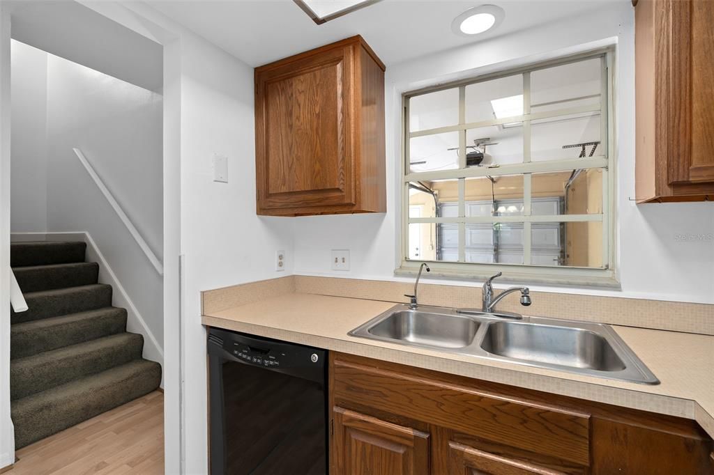 For Sale: $279,000 (2 beds, 2 baths, 1064 Square Feet)