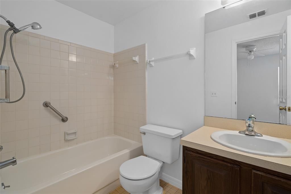 For Sale: $279,000 (2 beds, 2 baths, 1064 Square Feet)