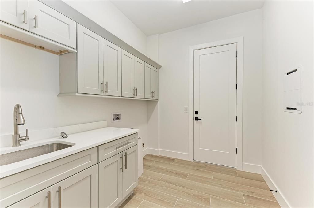 For Sale: $1,425,000 (3 beds, 2 baths, 2512 Square Feet)