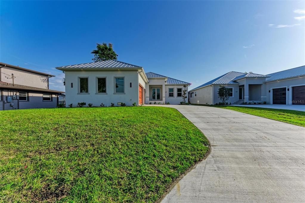 For Sale: $1,425,000 (3 beds, 2 baths, 2512 Square Feet)