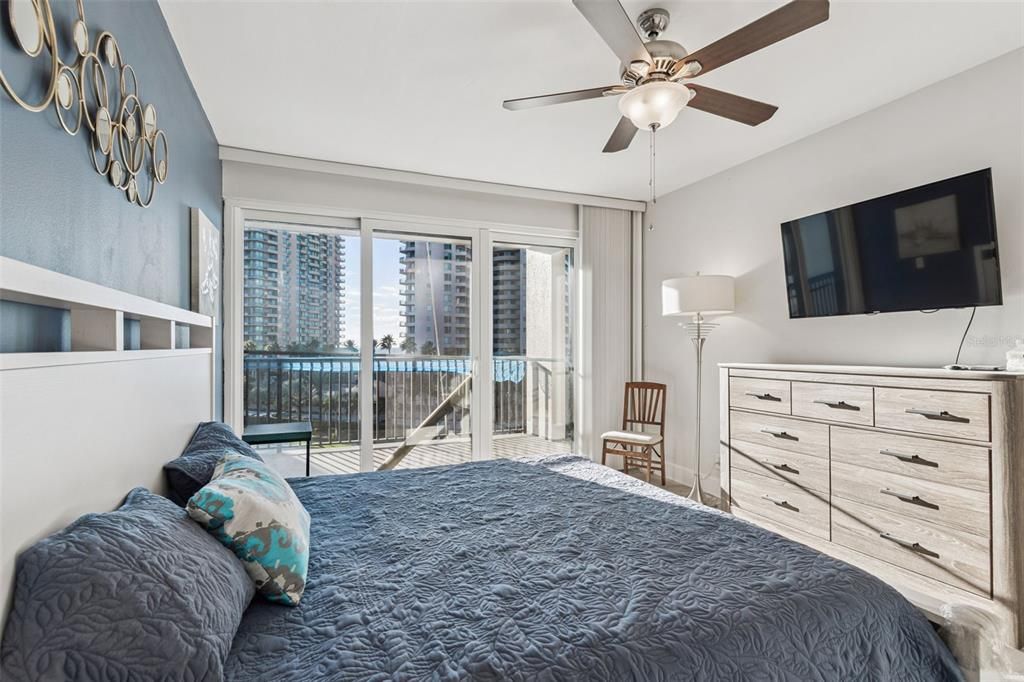 For Sale: $849,900 (2 beds, 2 baths, 1570 Square Feet)