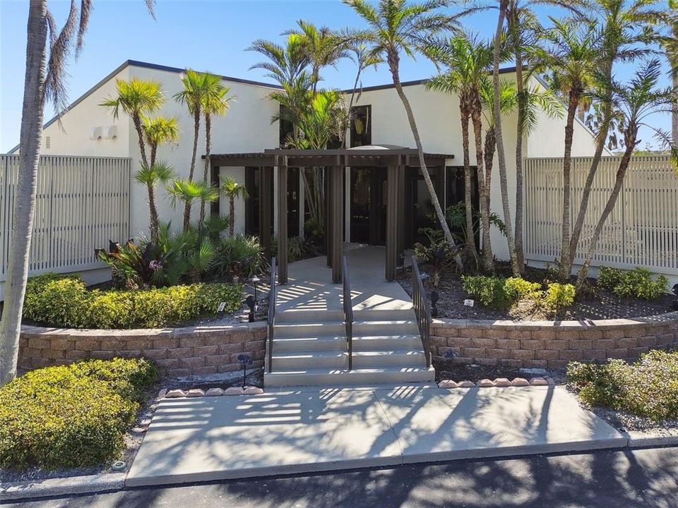 For Sale: $849,900 (2 beds, 2 baths, 1570 Square Feet)