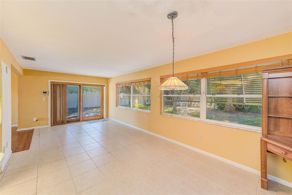 待售: $479,900 (2 贝兹, 2 浴室, 1593 平方英尺)