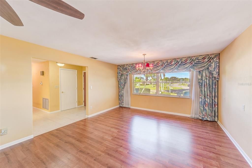 待售: $479,900 (2 贝兹, 2 浴室, 1593 平方英尺)