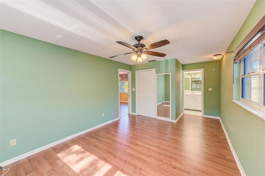 待售: $479,900 (2 贝兹, 2 浴室, 1593 平方英尺)