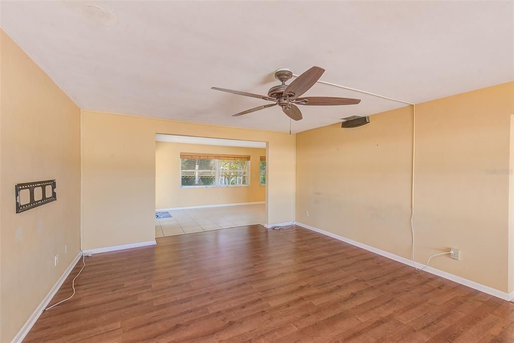 待售: $479,900 (2 贝兹, 2 浴室, 1593 平方英尺)