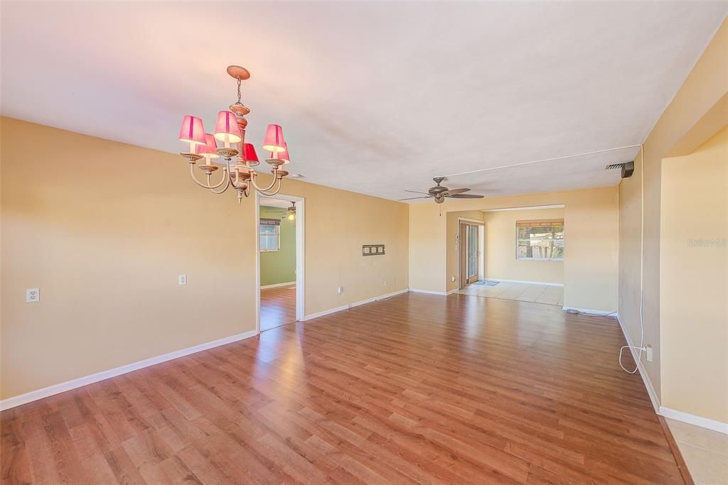 待售: $479,900 (2 贝兹, 2 浴室, 1593 平方英尺)