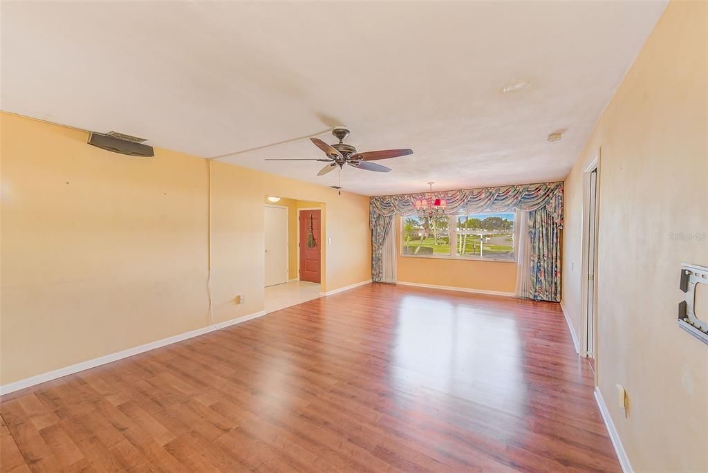 待售: $479,900 (2 贝兹, 2 浴室, 1593 平方英尺)