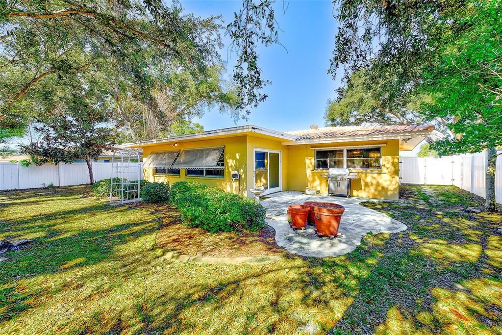 待售: $479,900 (2 贝兹, 2 浴室, 1593 平方英尺)