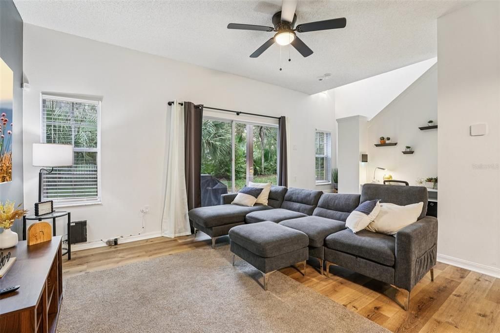 For Sale: $299,999 (3 beds, 2 baths, 1291 Square Feet)