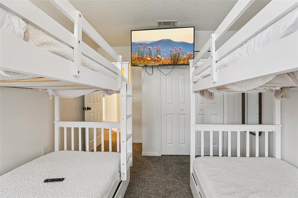 For Sale: $299,999 (3 beds, 2 baths, 1291 Square Feet)