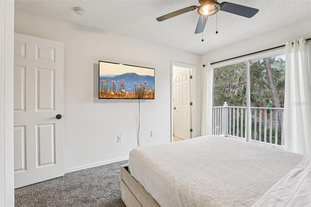 For Sale: $299,999 (3 beds, 2 baths, 1291 Square Feet)