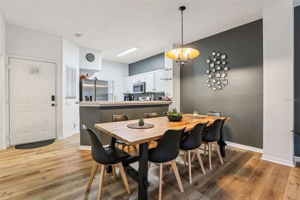 For Sale: $299,999 (3 beds, 2 baths, 1291 Square Feet)