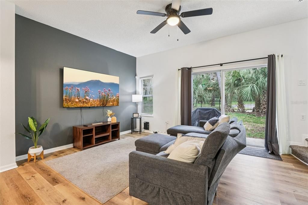 For Sale: $299,999 (3 beds, 2 baths, 1291 Square Feet)