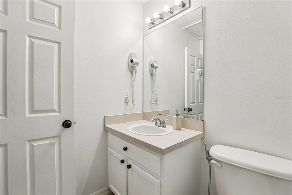 For Sale: $299,999 (3 beds, 2 baths, 1291 Square Feet)