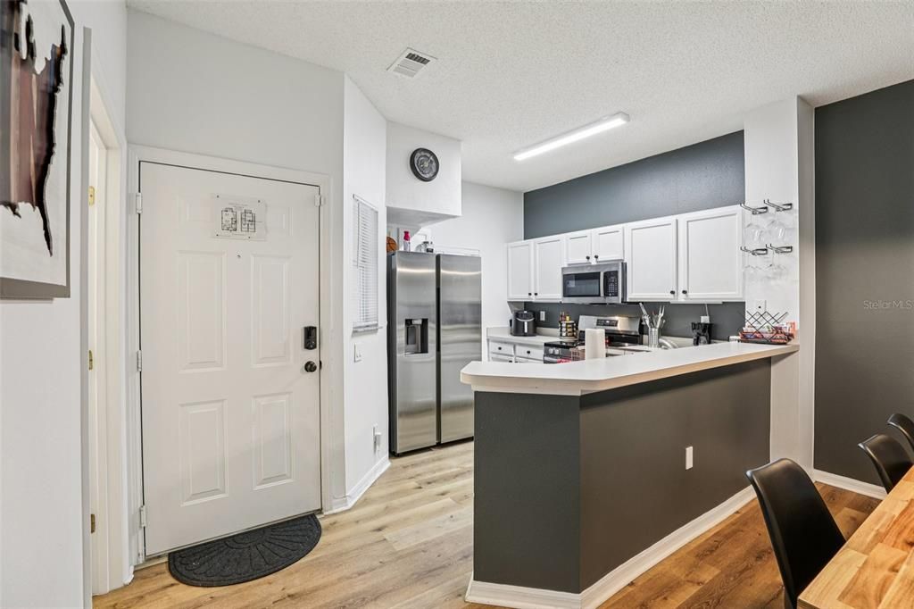 For Sale: $299,999 (3 beds, 2 baths, 1291 Square Feet)