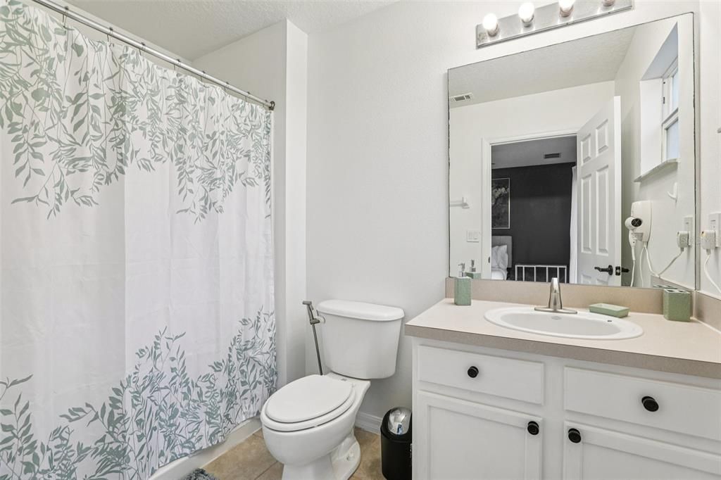 For Sale: $299,999 (3 beds, 2 baths, 1291 Square Feet)