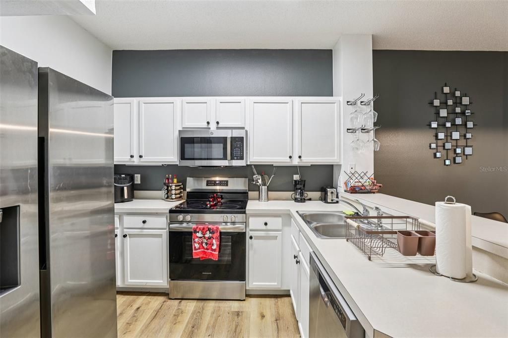 For Sale: $299,999 (3 beds, 2 baths, 1291 Square Feet)