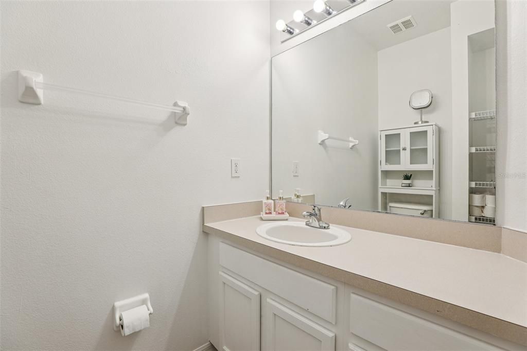 For Sale: $299,999 (3 beds, 2 baths, 1291 Square Feet)