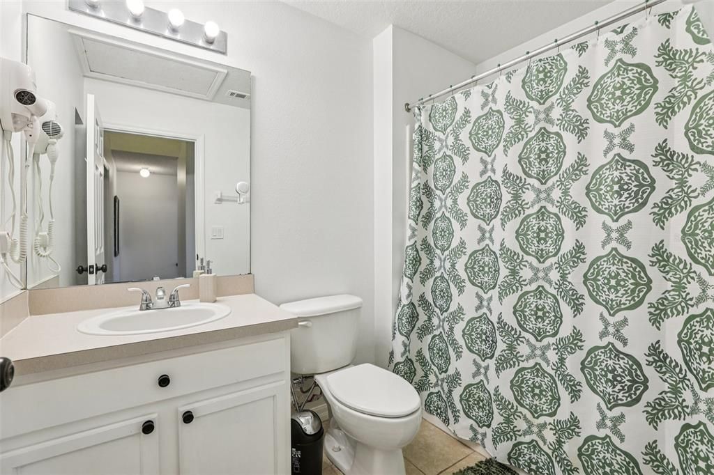 For Sale: $299,999 (3 beds, 2 baths, 1291 Square Feet)