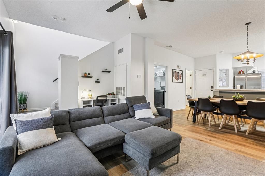 For Sale: $299,999 (3 beds, 2 baths, 1291 Square Feet)