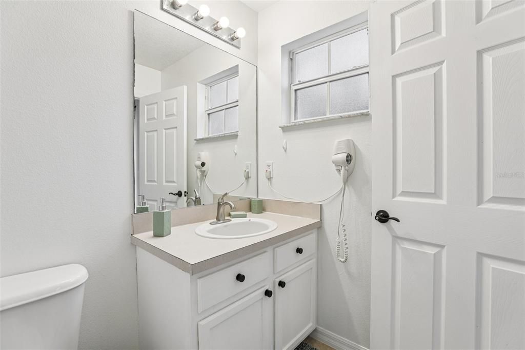 For Sale: $299,999 (3 beds, 2 baths, 1291 Square Feet)